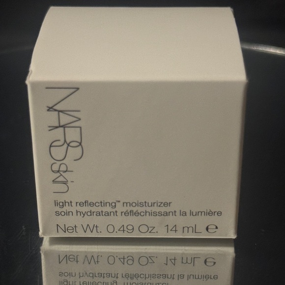 NARS Skin Light Reflecting Moisturizer in White - Picture 1 of 4